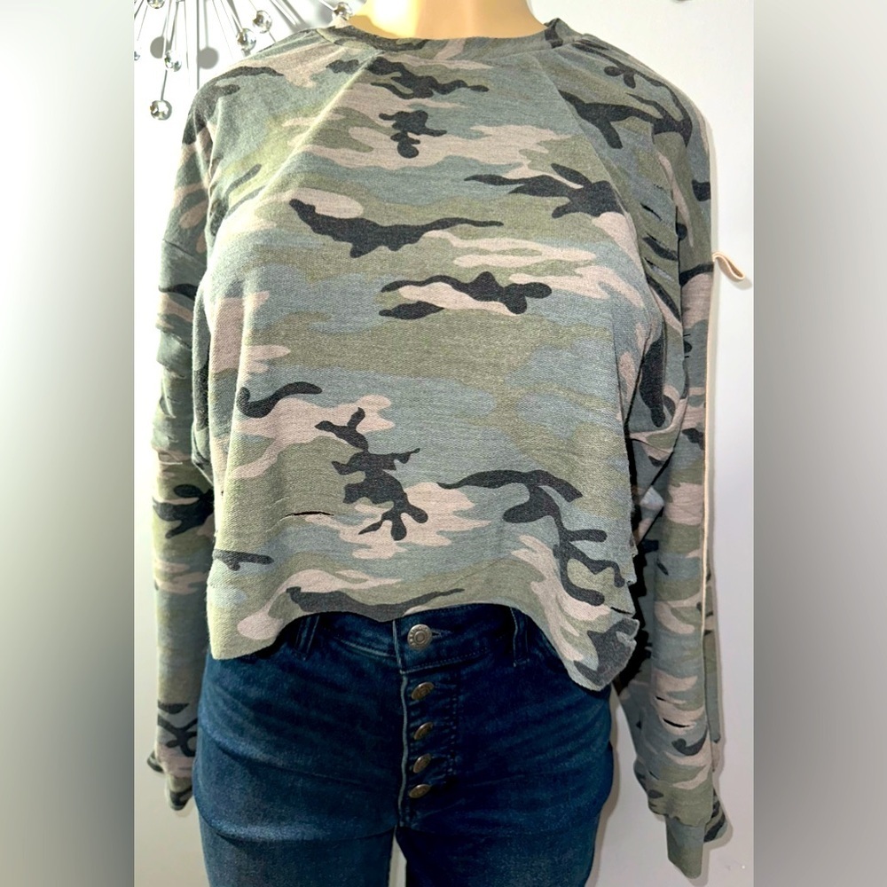 Dance & Marvel Green Camo Ripped Style Crop Top‎